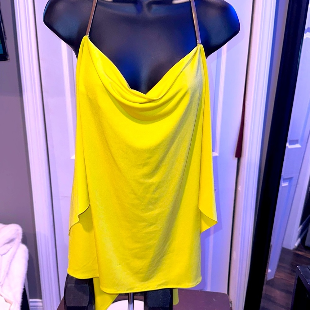 Cute yellow top